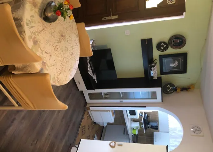 Apartman Nevia A/5 *