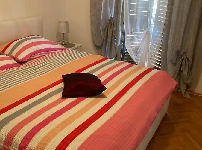 Apartman Nevia A/5 *